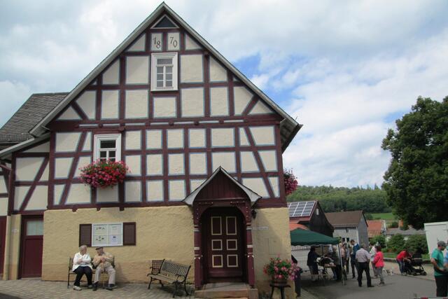 Das Backhausfest in Laisa wurde hier gefeiert. Das Haus, in dem heute das Heimatmuseum untergebracht ist, wurde als Rat- und Backhaus im Jahr 1870 erbaut.