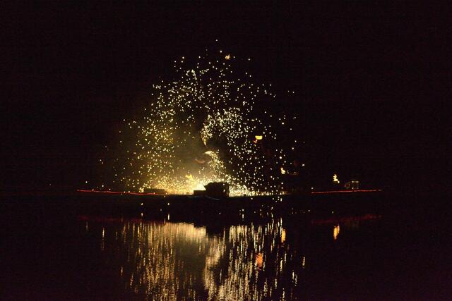 Feuershow vom „Pyro-Team Berlin“ und „Cherry aus Berlin“
