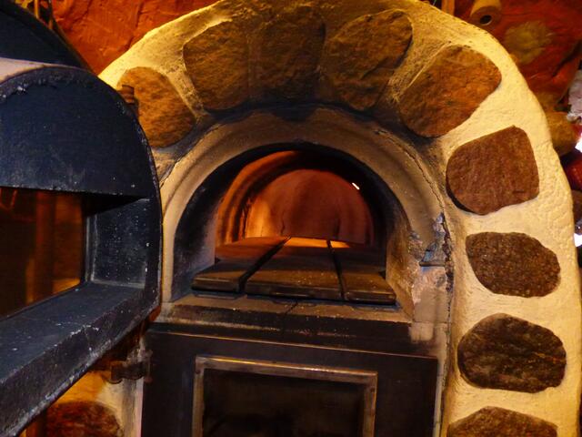 Angeblich paßt da wirklich ein ganzer Mensch rein! :-)))))