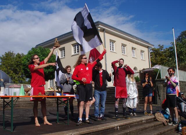 Documenta 14 bejubelt ihren 7ten Platz den sie durch ein 1-1-1 Unentschieden zusammen mit Tynamo Windrad und Atlantis erringen konnten.