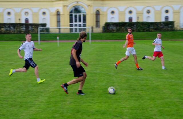Im Finale trafen F2 versenkt (schwarz), New Cross International (orange) und Polish Husaria (weiß) aufeinander.