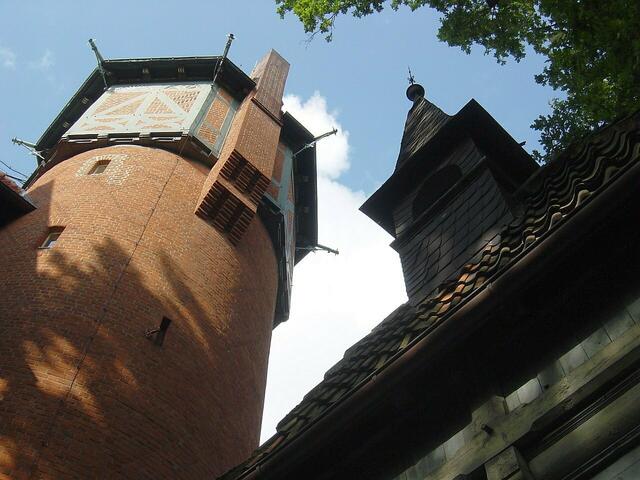 Der Lister Turm. Er war eine Einrichtung der Hannoverschen Landwehr. Wurde im 19. Jahrhundert abgerissen und durch diesen Nachbau ersetzt.