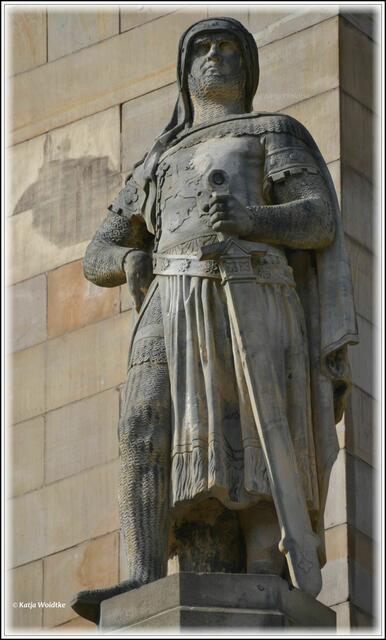 Heinrich der Löwe hat seinen Platz auf der Balustrade des ehemaligen Welfenschlosses in Hannover gefunden. Die Skulptur wurde in den 1860er Jahren von Wilhelm Engelhard geschaffen. (Foto: Katja Woidtke)