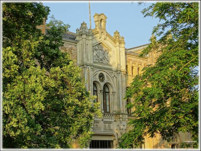 Nicht weit vom ehemaligen Welfenschloss steht das alte Marstallgebäude, in dem heute ebenfalls die Universität ihre Räume hat. Mehr zur Geschichte des Marstalles findet ihr hier: https://www.myheimat.de/hannover-nordstadt/kultur/wo-einst-in-hannover-die-pferde-wieherten-marstall-am-welfenschloss-d2781605.html (Foto: Katja Woidtke)
