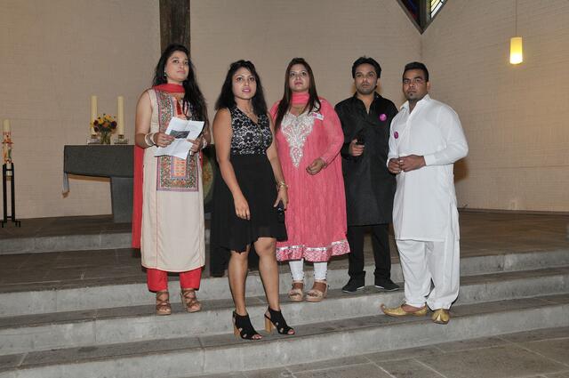 Pakistanische Christen trugen in der Auferstehungskirche Lieder aus ihrer Heimat vor.