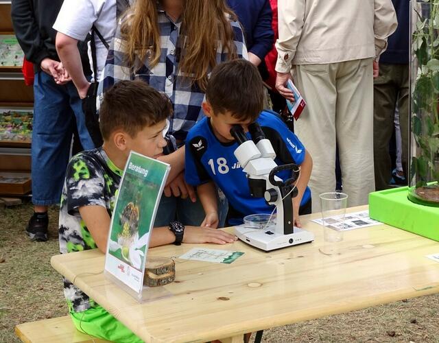 2. September 2017 - Feierliche Eröffnung der Verlängerung der Wiener U-Bahn-Linie U1: Am Stand des Wiener Gartenbauamtes konnte sich der Forschernachwuchs ausprobieren.