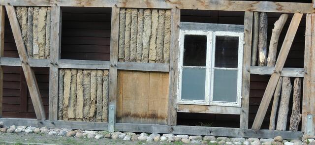 Unterkunft für Wildbienen in alten Fachwerkbauten