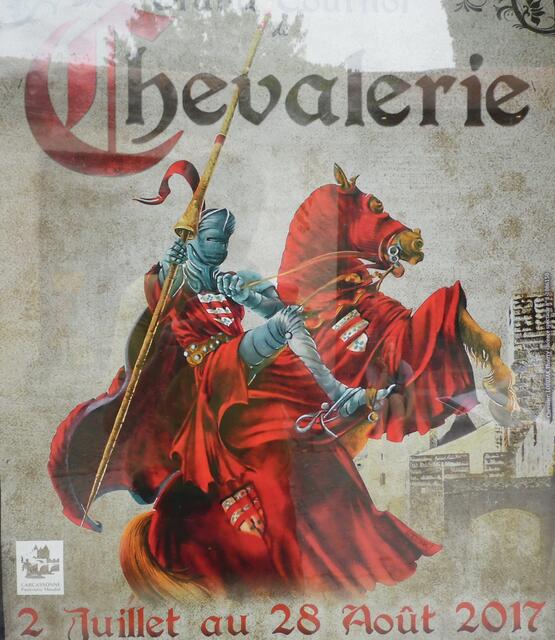 Tagtäglich wird in einer Arena der Altstadt ein Ritterturnier aufgeführt.