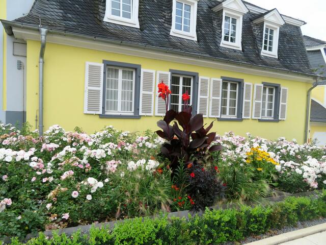 Auch mit Blumenschmuck wurde hier nicht gespart.