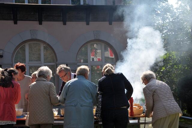 Der Grill rauchte beim Gemeindefest