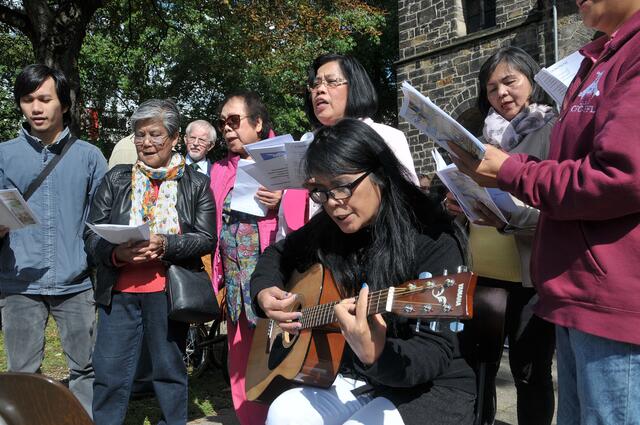 Eine Gruppe aus den Philippinen brachte Musik mit.