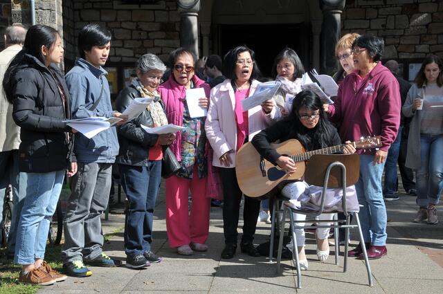 Eine Gruppe aus den Philippinen brachte Musik mit.