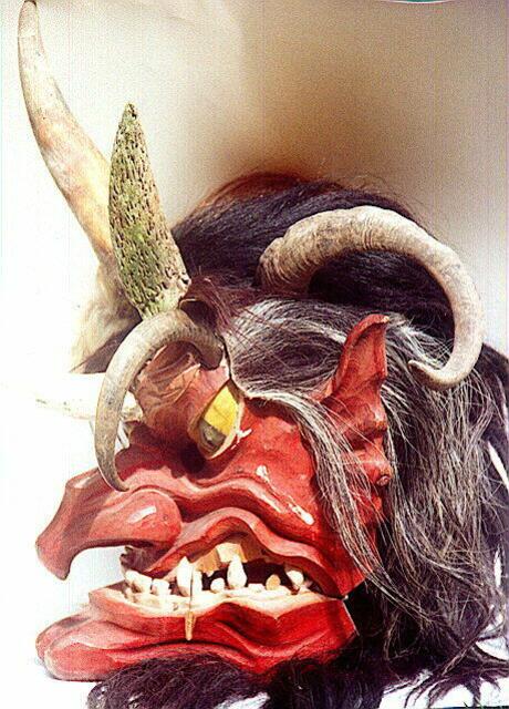 Perchtenmaske aus dem Pinzgau (Saalbach, Schnitzer Aschaber)