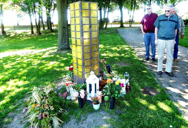 ..... ein kurzer Aufenfhalt am Friedhof