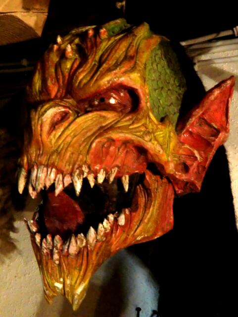 Krampusmaske mit beweglichem Kiefer und beweglicher Zunge vom Kornberger in Rastatt, Pongau