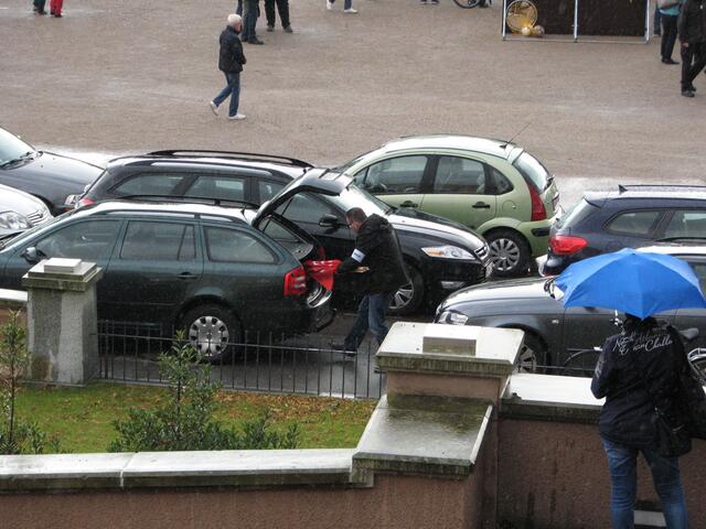 Fahnen werden wieder eingepackt...