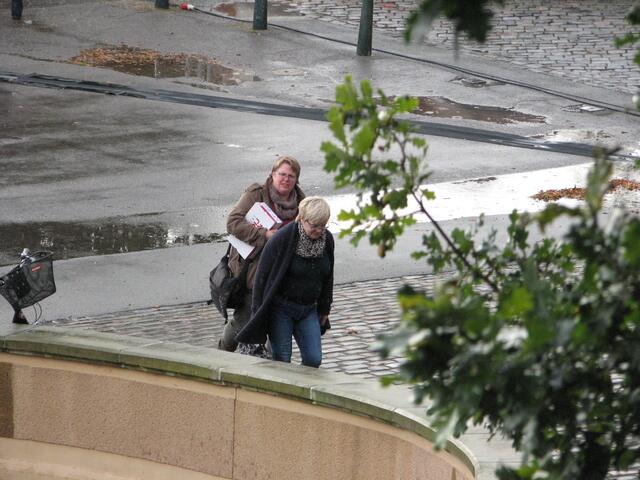 Besucher suchten Schutz vor dem Regen im Museum