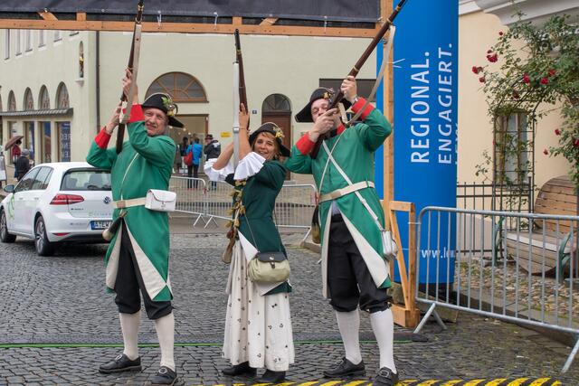 15. Friedberger Halbmarathon 2017 - Die Wulfertshausener Böllerschützen geben den Startschuss