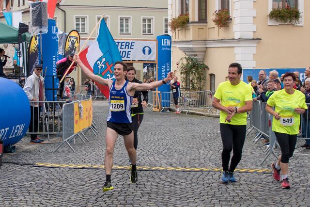 15. Friedberger Halbmarathon 2017 - In neuer Rekordzeit erreicht Heiko Middelhoff das Ziel