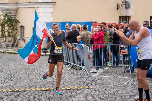 15. Friedberger Halbmarathon 2017 - Siegerin bei den Frauen wird Barbara Aumann