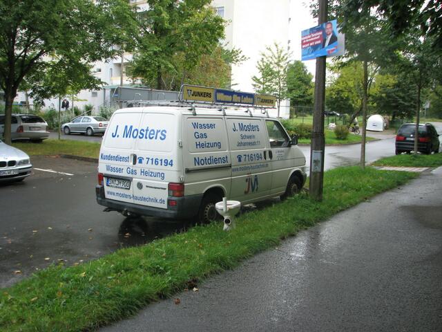 Neue Toilettenbecken werden auch eingebaut