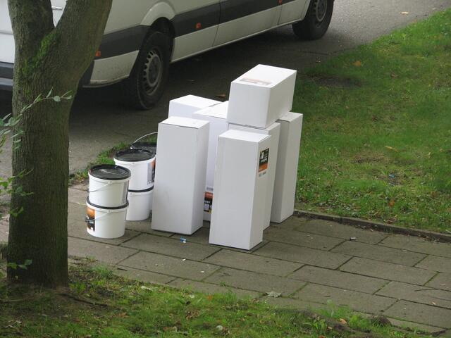 Auch an Farbe und Tapeten wird nicht gespart!