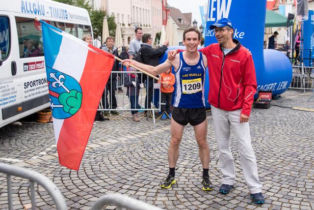 15. Friedberger Halbmarathon 2017 - Sieger Heiko Middelhoff und Organisatisonsleiter Frank Büschel
