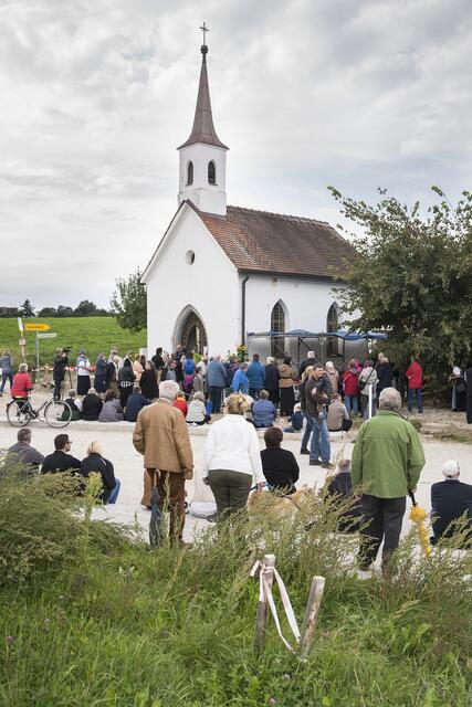 PilgerInnen an St. Laurentius-Kapelle Unterflossing | Foto: © Bild: www.jungfoto.de CC