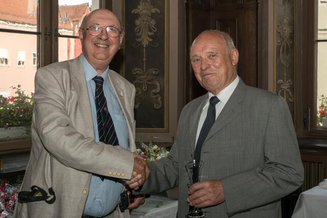 25 Jahre Städtepartnerschaft Friedberg (Bayern) / Chippenham (UK) - Chippenhams Altbürgermeister John Scragg (links) und Friedbergs Altbürgermeister Albert Kling, die Gründer der Partnerschaft