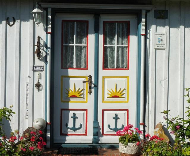 Symbole: Anker und aufgehende Sonne