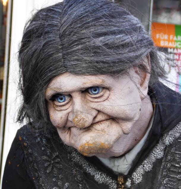 Da Merkel niemand das Wasser reichen kann, wird sie vermutlich noch länger Bundeskanzlerin bleiben. Weitere Kanzlerschaften sind nicht ausgeschlossen.