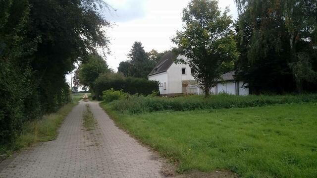 Noch steht es, das einsame Haus am Friedhof Immerath