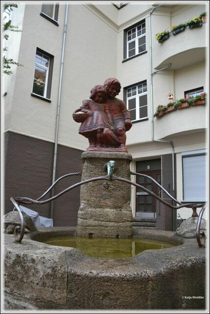 Hänsel-und-Gretel-Brunnen in der Lister Straße hinter dem Bahlsen-Stammhaus (Foto: Katja Woidtke)