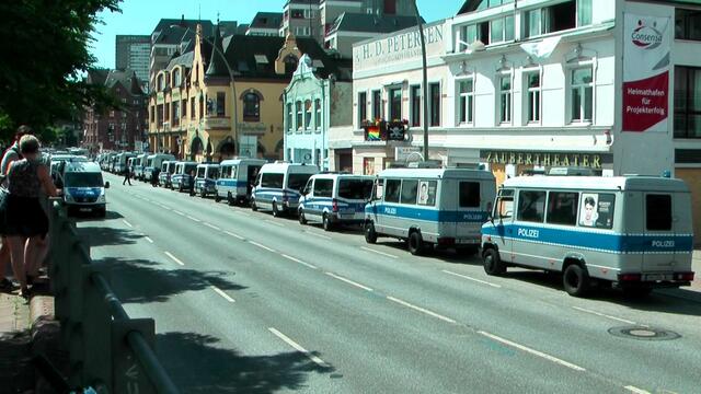 "Gewalt-Phantasien eines Polizeipräsidenten" (Andreas Blechschmidt im Vorfeld der Welcome to hell Demo am 6. Juli 2017) - massives Polizeiaufgebot auch an diesem Tag