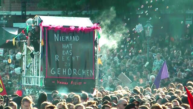 "Niemand hat das Recht zu gehorchen" (Hannah Ahrend) - jüdische deutsch-amerikanische politische Publizistin.
