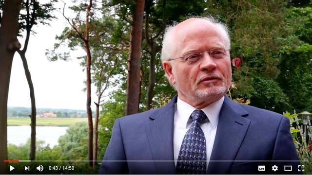 Ein Mann, der es wissen muss. Thomas Wüppesahl läßt kein gutes Haar an Hartmut Dudde https://www.youtube.com/watch?v=jGFvY9oWzU0&t=2m20s