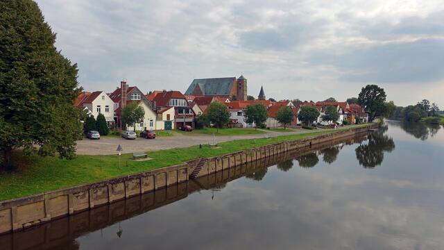 Blick von der Allerbrücke auf die Altstadt mit dem Dom. Foto: Helmut Kuzina