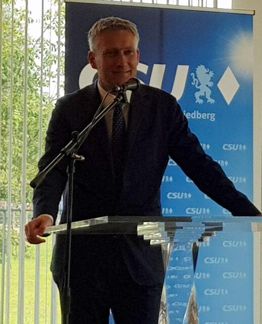 MdB Hansjörg Durz begrüßt nun alle Gäste