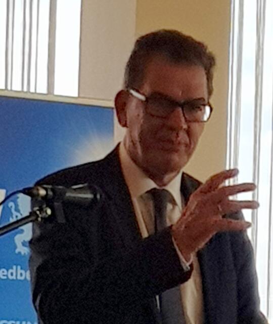 In Gerds Müllers Amtszeit ist Entwicklungspolitik wieder wichtig geworden - was jedoch weniger an ihm als an der Flüchtlingskrise liegt. Der CSU-Mann setzt auf einfache Formeln für komplexe Probleme, schöne Bilder - und viel Bauchgefühl.