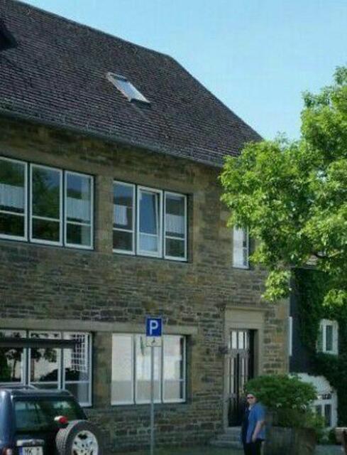 Das Gemeindehaus von Hengasch/Kreis Liebernich   liegt ebenfalls in Lieberhausen auf dem Kirchplatz
