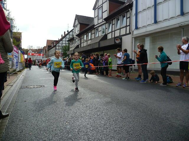 Burgdorfer Spargel-Lauf – Kinder: Zweite Runde der Teilnehmer über 660 Meter.