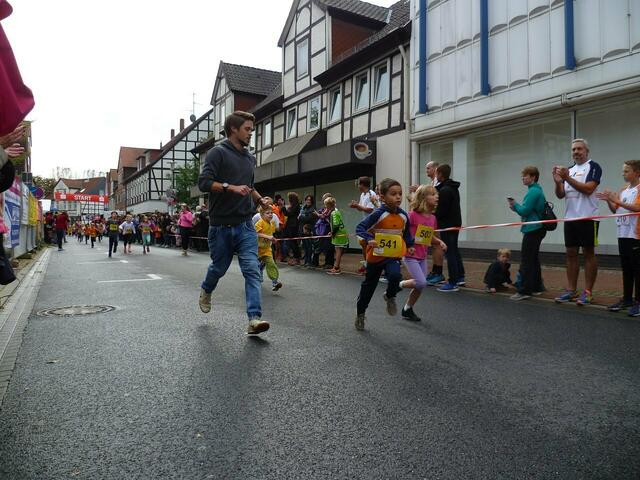 Burgdorfer Spargel-Lauf – Kinder: Zweite Runde der Teilnehmer über 660 Meter.