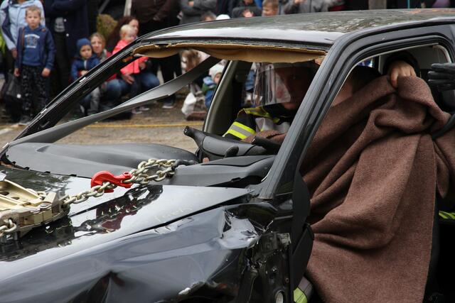 Das Lenkrad ist abgeschnitten.