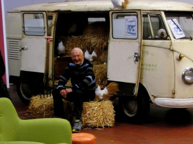 . . . ein ehemaliger Mitarbeiter aus dem Rechenzentrum Hannover fühlt sich wohl im "Oldtimer" . . .