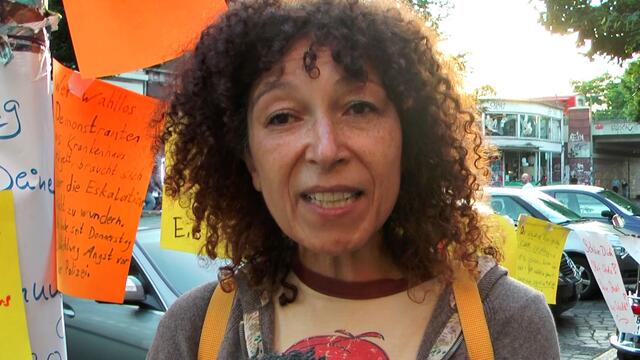 Petra Sadowski - Ladenbesitzerin im Hamburger Schanzenviertel - auch ihre Scheibe ging zu Bruch, gegen die Rote Flora ist sie trotzdem nicht