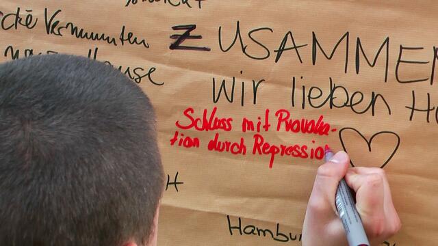 "Schluss mit Provokation durch Repression", schreibt ein offensichtlicher Sympathisant der Szene auf diese Plakatwand