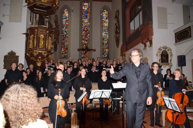 "Es ist geschafft, einfach wunderbar ..." Stehender Applaus und begeisterte Zurufe für die Akteure | Foto: Anke Koch-Röttering
