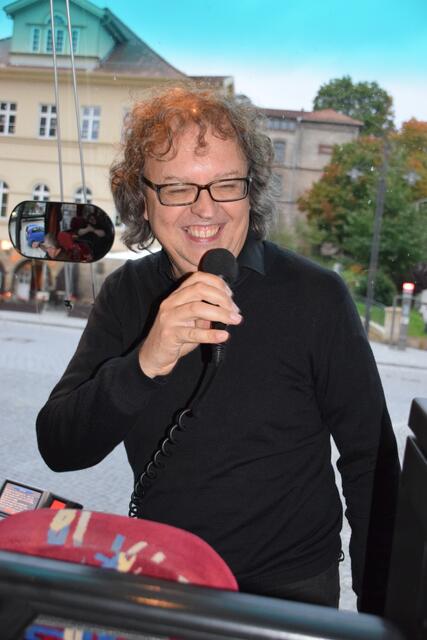 "Ein fantastisches, beeindruckendes Konzert! Vielen Dank an alle, die heute in Eisenach mit dabei waren!" Mit diesen Worten verabschiedet der Chorleiter die Sängerinnen und Sänger auf den Heimweg nach Marburg. "Ein Hoch auf unsern Busfahrer, Busfahrer, Busfahrer Frank!"