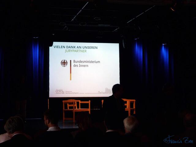 Bühne mit einem der Unterstützer