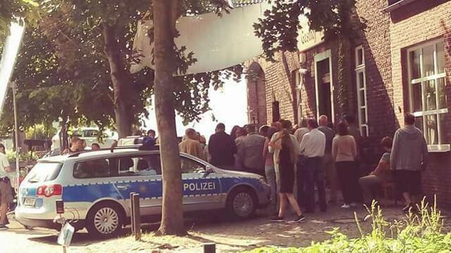 Dreharbeiten zu Staffel 2 in Zons am "Höllentor". (Ehemals das Lokal "Zur Post")